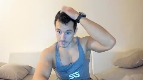 Snapshot of roberto4ever chatting on 12-14-25, 03:06 roberto4ever online show from 12-14-25, 03:06