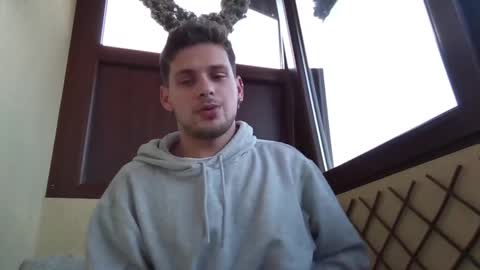 Snapshot of roberto_twink1 chatting on 12-18-24, 02:06 Roberto online show from 12-18-24, 02:06