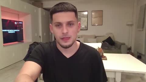 Snapshot of roberto_twink1 chatting on 11-02-25, 04:42 Roberto online show from 11-02-25, 04:42