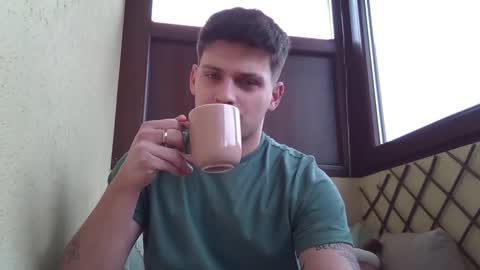 Snapshot of roberto_twink1 chatting on 02-11-26, 09:58 Roberto online show from 02-11-26, 09:58