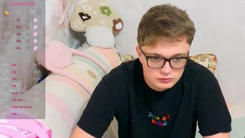 Snapshot of robertokingsize chatting on 12-15-25, 04:22 robertokingsize online show from 12-15-25, 04:22