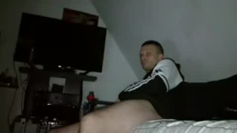 Snapshot of robertxxxpo chatting on 06-16-26, 06:38 Zenek online show from 06-16-26, 06:38
