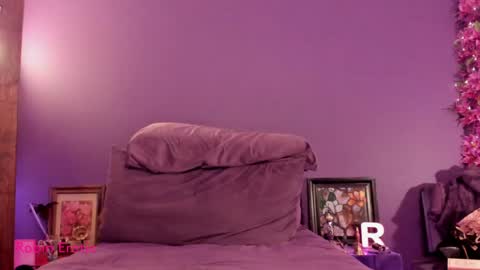 Snapshot of robinerotic chatting on 06-22-26, 08:17 RobinErotic online show from 06-22-26, 08:17