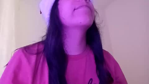 Snapshot of robinnico2103 chatting on 12-14-25, 06:12 Robin online show from 12-14-25, 06:12