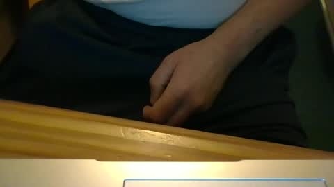Snapshot of robjh1273 chatting on 06-18-26, 08:36 Roger online show from 06-18-26, 08:36