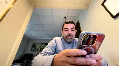 roblatino12 online show from 11-17-25, 04:13