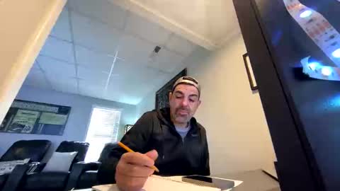 roblatino12 online show from 12-16-25, 05:29