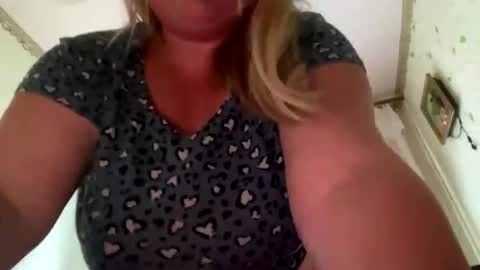 Snapshot of robyn_lea chatting on 07-25-26, 11:52 Robyn Lea online show from 07-25-26, 11:52