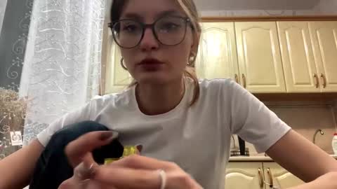 Snapshot of robynsentinella chatting on 11-25-25, 08:47 robynsentinella online show from 11-25-25, 08:47