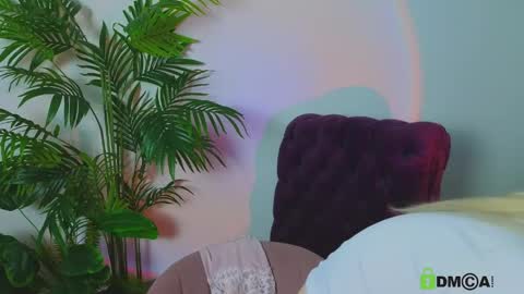 Snapshot of rochelle_dolly chatting on 05-17-26, 04:03 rochelle_dolly online show from 05-17-26, 04:03
