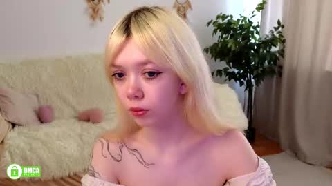 Snapshot of rochelle_dolly chatting on 06-15-26, 09:44 rochelle_dolly online show from 06-15-26, 09:44