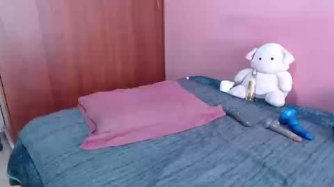 Snapshot of rochelle_xxx chatting on 10-16-25, 02:51 Rochelle online show from 10-16-25, 02:51
