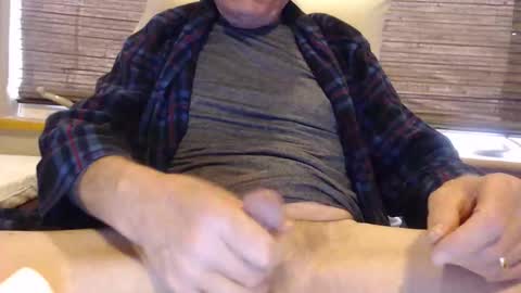 Snapshot of rockhardoldfart chatting on 11-25-25, 10:21 Cum in your mouth online show from 11-25-25, 10:21