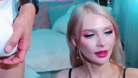 Snapshot of rockstarsgames chatting on 09-12-25, 08:58 Lina and Den online show from 09-12-25, 08:58