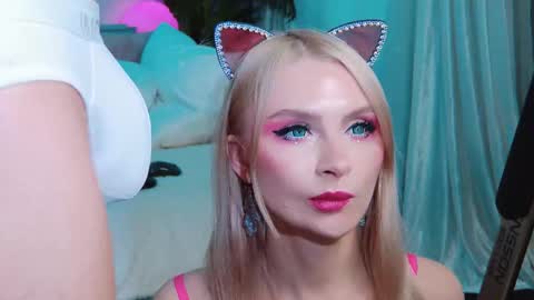 Snapshot of rockstarsgames chatting on 09-20-25, 11:11 Lina and Den online show from 09-20-25, 11:11