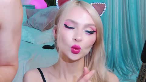 Snapshot of rockstarsgames chatting on 09-23-25, 07:44 Lina and Den online show from 09-23-25, 07:44