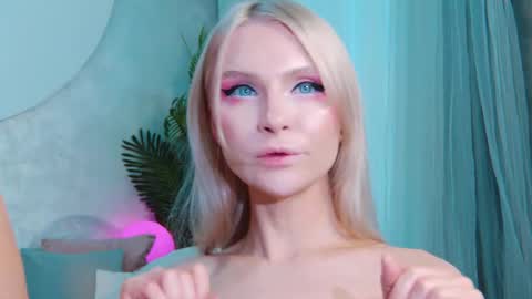 Snapshot of rockstarsgames chatting on 10-16-25, 09:54 Lina and Den online show from 10-16-25, 09:54