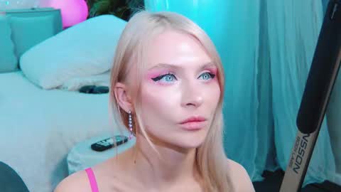 Snapshot of rockstarsgames chatting on 10-17-25, 10:29 Lina and Den online show from 10-17-25, 10:29