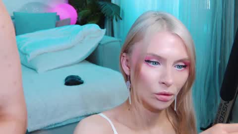 Snapshot of rockstarsgames chatting on 10-19-25, 10:27 Lina and Den online show from 10-19-25, 10:27