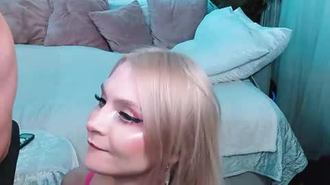 Snapshot of rockstarsgames chatting on 11-06-25, 09:10 Lina and Den online show from 11-06-25, 09:10