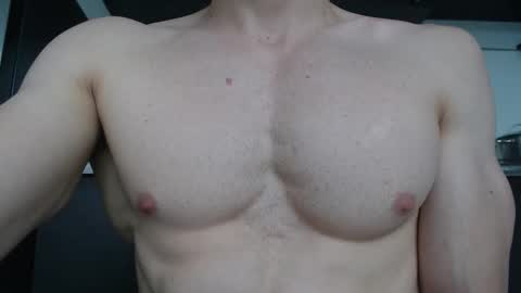 Snapshot of rocky_muscle chatting on 12-19-25, 05:31 rocky muscle online show from 12-19-25, 05:31