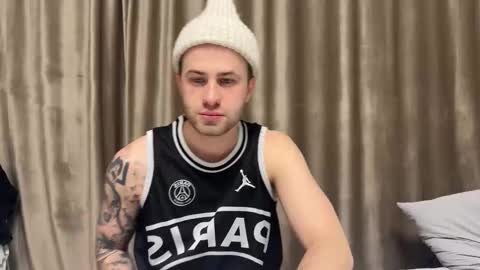 Snapshot of rodrigoveira chatting on 11-02-25, 09:39 Rodrigo online show from 11-02-25, 09:39