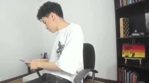 Snapshot of rofflust chatting on 02-17-26, 05:04 Roff Lust online show from 02-17-26, 05:04