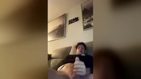 Snapshot of rogerbenid81 chatting on 02-08-26, 01:53 rogerbenid81 online show from 02-08-26, 01:53