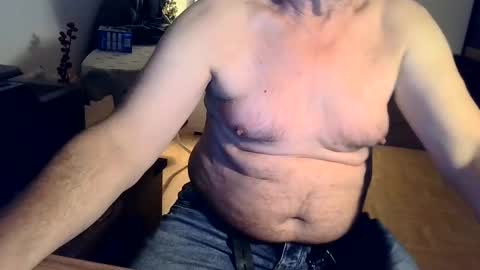 Snapshot of rolandloser1000 chatting on 12-17-24, 04:43 rolandloser1000 online show from 12-17-24, 04:43