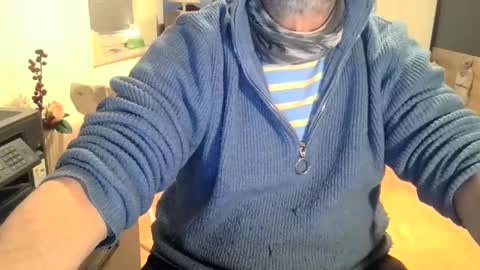 Snapshot of rolandloser1000 chatting on 01-09-25, 06:15 rolandloser1000 online show from 01-09-25, 06:15