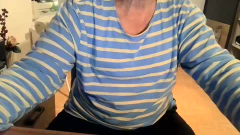 Snapshot of rolandloser1000 chatting on 01-10-25, 06:28 rolandloser1000 online show from 01-10-25, 06:28