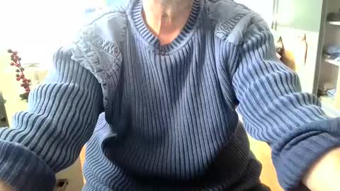 Snapshot of rolandloser1000 chatting on 01-22-25, 01:21 rolandloser1000 online show from 01-22-25, 01:21