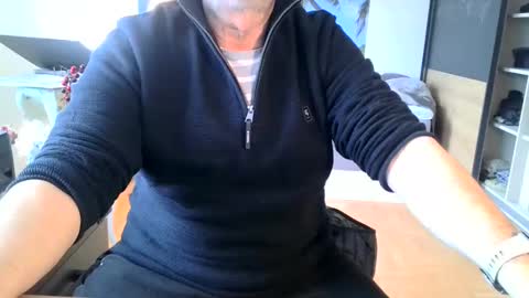 Snapshot of rolandloser1000 chatting on 02-21-25, 08:40 rolandloser1000 online show from 02-21-25, 08:40