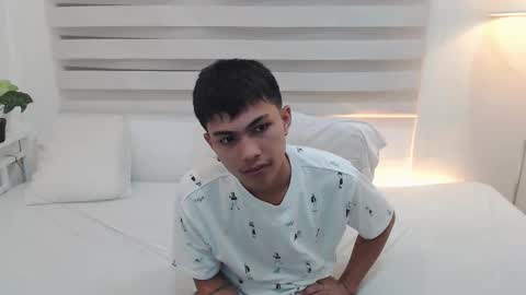 Snapshot of rolenzo18 chatting on 03-17-26, 01:47 rolenzo18 online show from 03-17-26, 01:47