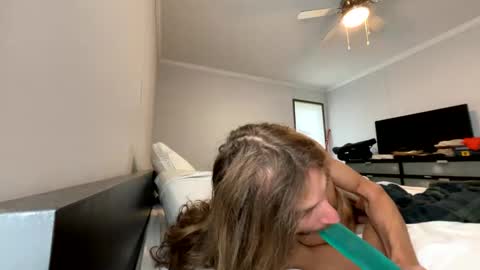 Snapshot of rollinintheweeds chatting on 10-08-25, 05:10 Rollinintheweeds online show from 10-08-25, 05:10