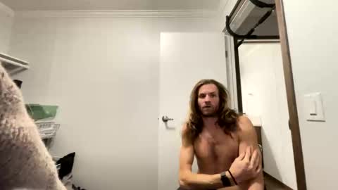 Snapshot of rollinintheweeds chatting on 12-14-25, 03:39 Rollinintheweeds online show from 12-14-25, 03:39