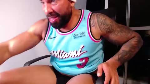 Snapshot of roman_muscle_ chatting on 02-18-25, 03:42 Roman online show from 02-18-25, 03:42