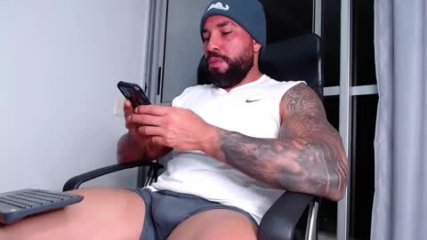 Snapshot of roman_muscle_ chatting on 02-25-25, 04:03 Roman online show from 02-25-25, 04:03