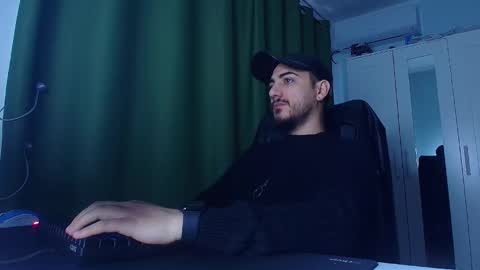 Snapshot of romaniamaster1 chatting on 02-05-26, 07:35 romaniamaster1 online show from 02-05-26, 07:35