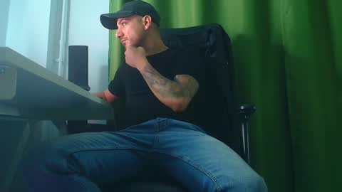 Snapshot of romaniamaster1 chatting on 02-09-26, 07:23 romaniamaster1 online show from 02-09-26, 07:23