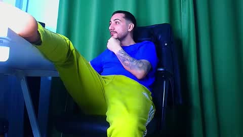 Snapshot of romaniamaster1 chatting on 03-09-26, 01:15 romaniamaster1 online show from 03-09-26, 01:15