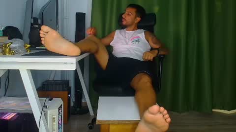 Snapshot of romaniamaster1 chatting on 06-25-26, 05:12 romaniamaster1 online show from 06-25-26, 05:12