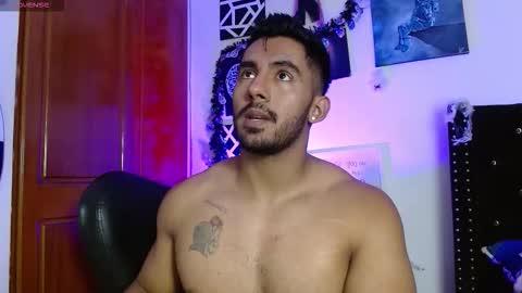 Snapshot of romanpearce_ chatting on 11-02-25, 04:20 Roman online show from 11-02-25, 04:20