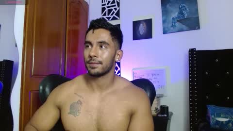 Snapshot of romanpearce_ chatting on 11-20-25, 10:42 Roman online show from 11-20-25, 10:42