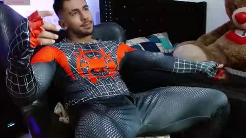 Snapshot of romanpearce_ chatting on 11-24-25, 09:25 Roman online show from 11-24-25, 09:25