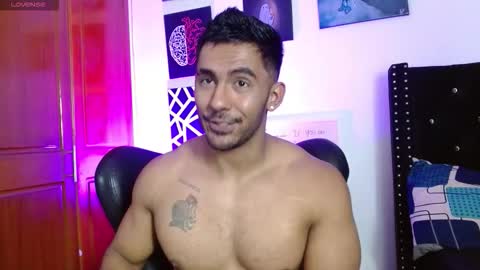 Snapshot of romanpearce_ chatting on 11-30-25, 04:55 Roman online show from 11-30-25, 04:55