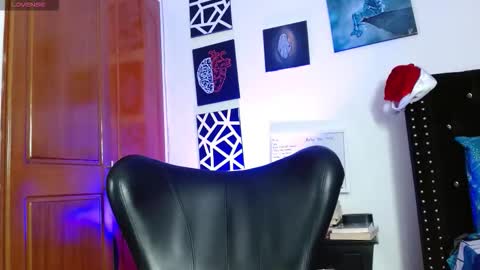 Snapshot of romanpearce_ chatting on 01-08-26, 08:55 Roman online show from 01-08-26, 08:55