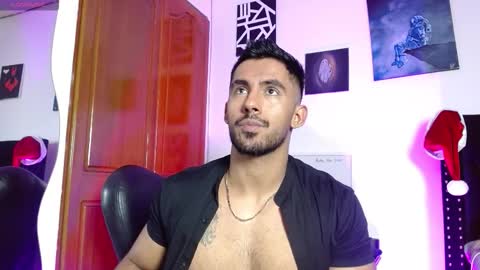 Snapshot of romanpearce_ chatting on 02-16-26, 04:25 Roman online show from 02-16-26, 04:25