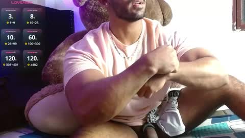 Snapshot of romanpearce_ chatting on 06-08-26, 01:50 Roman online show from 06-08-26, 01:50