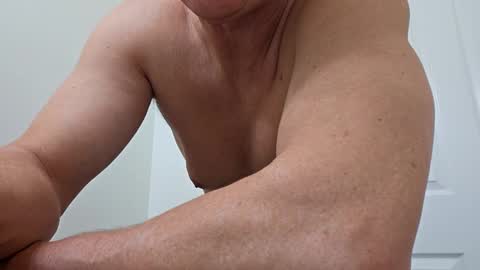 Snapshot of romanteeks chatting on 12-14-24, 01:39 romanteeks online show from 12-14-24, 01:39